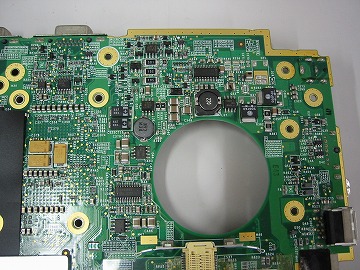 チップコンデンサや電源IC等の不良の場合は壊れた電子部品の交換で修理します