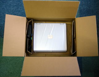 パソコン宅急便の専用の箱を使うと梱包資材が揃っているので楽です
